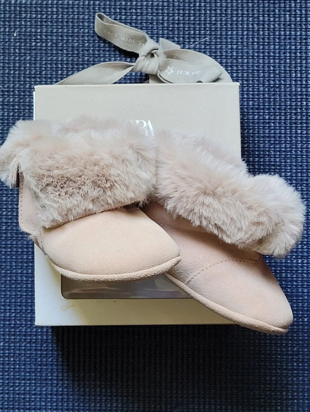 Baby Faux-Fur Trim Booties -size 1.5(3.8